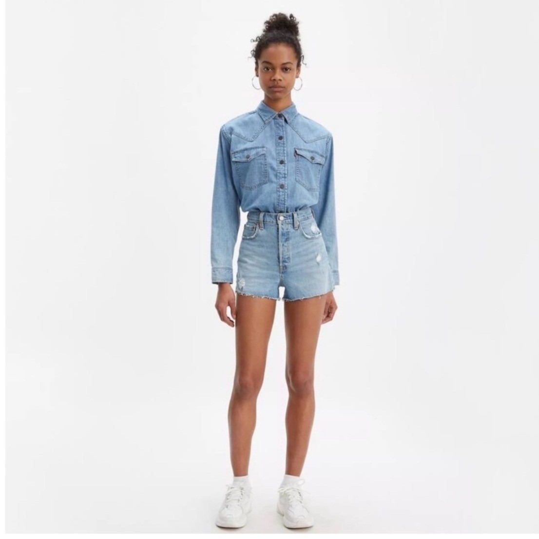 Levis Womens Premium Ribcage Denim Shorts Distressed Light Wash Size 25